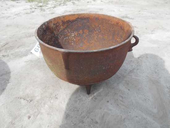 (6894) 8 Gallon Cast Iron Pot