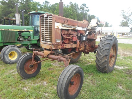(11949)  International 856 Hy-Crop Tractor