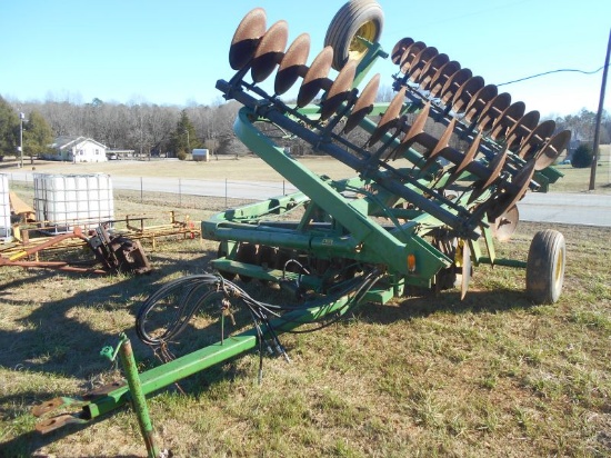 (5584)  John Deere 220 Hyd Fold, 18 Ft Disc Harrow