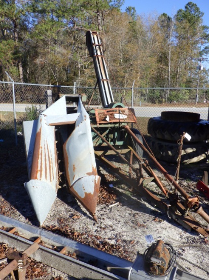 (1485) New Idea Model 323 One Row Corn Picker