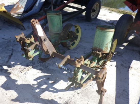 (1521) John Deere 25B Two Row Panter, 3pt
