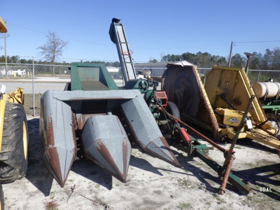 (2089) New Idea 324 Two Row Corn Picker
