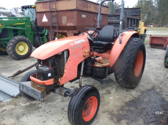 (2092) Kubota M7040 ROPS Tractor