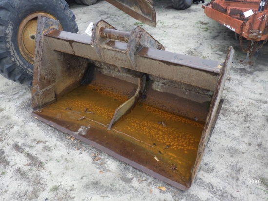 (2144) 6' Clean Out Bucket
