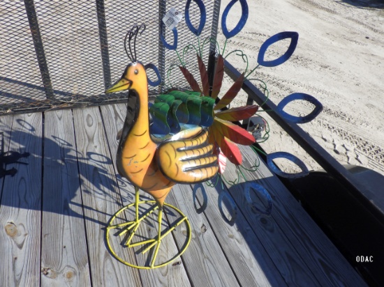 (2287) Metal Peacock w/Wind Spin Tail