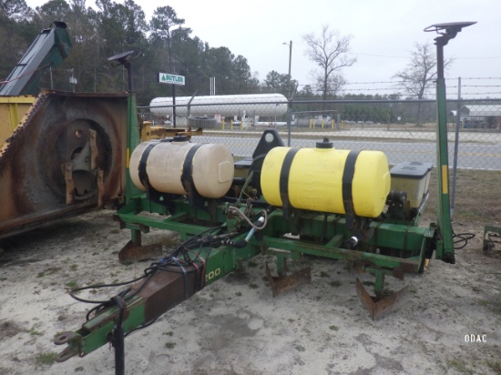(376) John Deere 7200 4 Row Planter