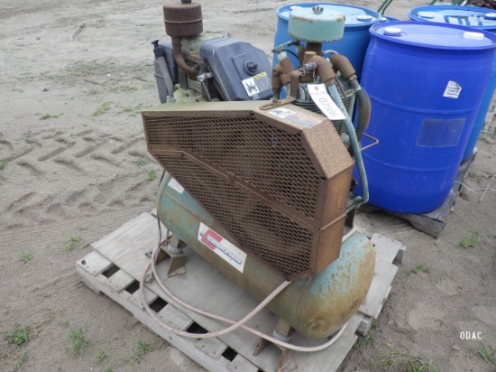 (2566) Champion 30 Gallon Gas Air Compressor