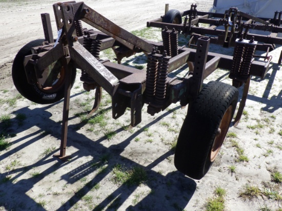 (2379) KMC 7 Shank Chisel Plow