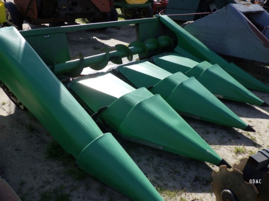 (2960) John Deere 444 Corn Head