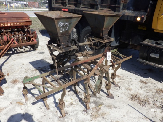 (3034) Blue Fertilizer Distributor