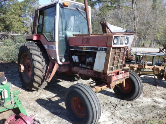 (4100) International 1086 Cab Tractor