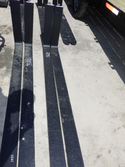 (4231) (2) 60" Pallet Forks