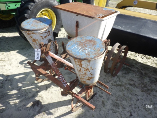 (4296) Ford 2 Row Planter