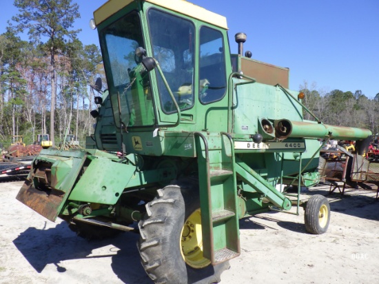 (4418) John Deere 4400 Combine