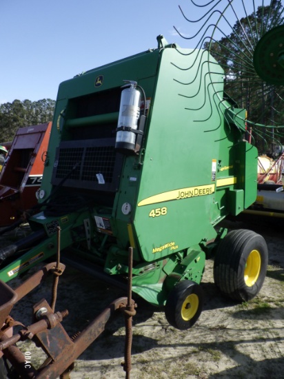 (4527) John Deere 458 Round Baler