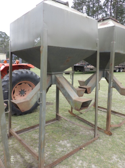 (4606) Texas Wildlife Supply Gravity Deer Feeder