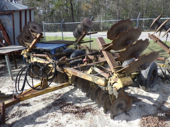 (8941) AMCO 18 Ft. Bi-fold Disc Harrow