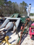 (2089) New Idea 324 Two Row Corn Picker