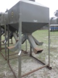 (4607) Texas Wildlife Supply Gravity Deer Feeder