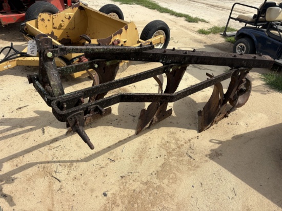 (1744) John Deere 3 Bottom Plow