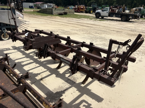 (7926) King 4 Row Ripper Bedder w/ Row Markers