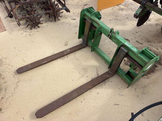 (8211) JD 600/700 Series QA 48" Pallet Forks
