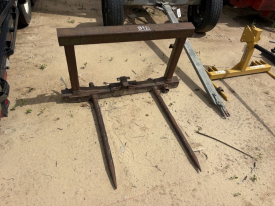 (8921) John Deere Loader Bale Spear