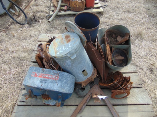 PALLET MCCORMICK PLANTER PARTS