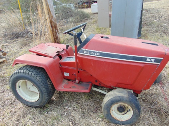 INTERNATIONAL 582 CUB CADET,