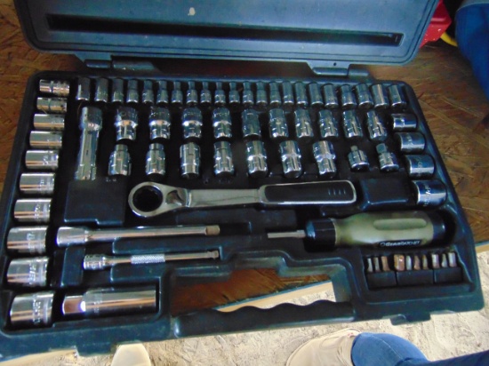 GEAR RATCHET SET AND DREMEL
