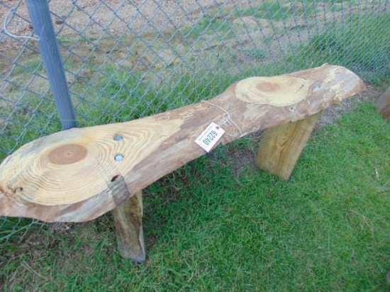 ROUGH SAWN WOOD BENCH