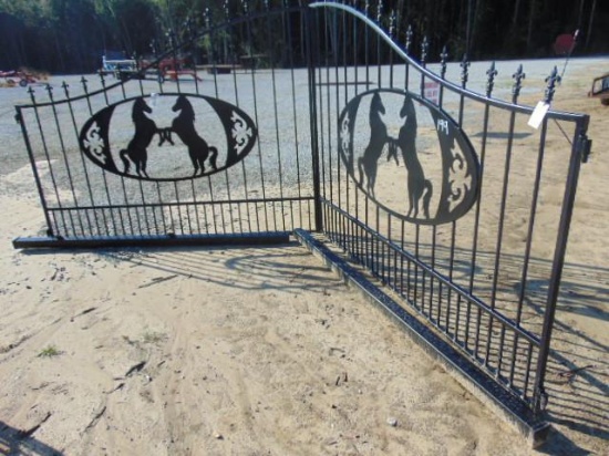 16' HORSE'S DOUBLE GATE AND POST