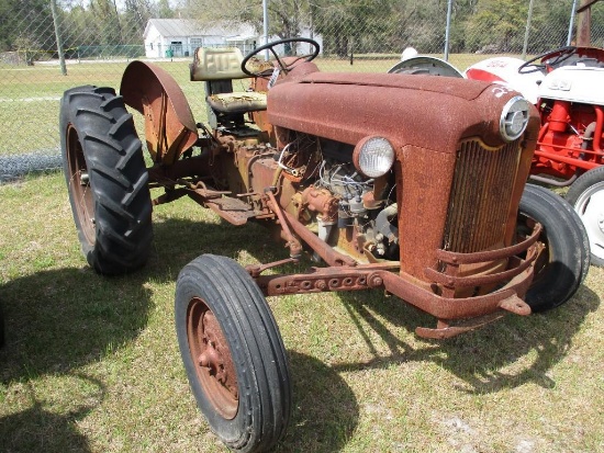 FORD 640 GAS TRACTOR