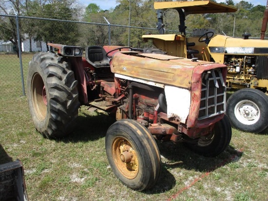 INTERNATIONAL T574D TRACTOR,