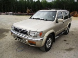 1999 NISSAN PATHFINDER LE