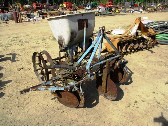 2 ROW FORD PLANTER WITH FERTILIZER HOPPER