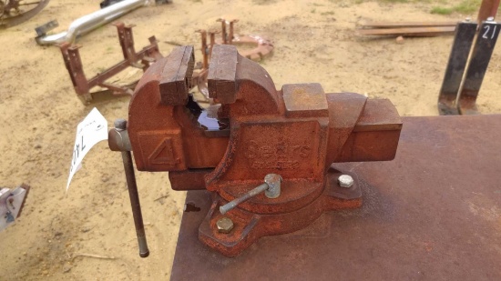 STEEL WORK TABLE ON WHEELS & VICE