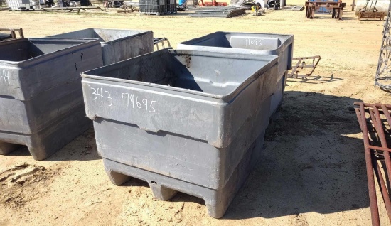 2 4'X4' PLASTIC TUBS