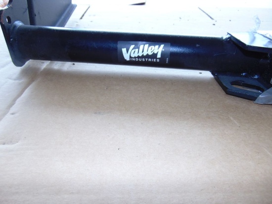 VALLEY MODEL 32710 RECEIVER HITCH,