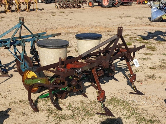 2 ROW JOHN DEERE 71 PLANTERS