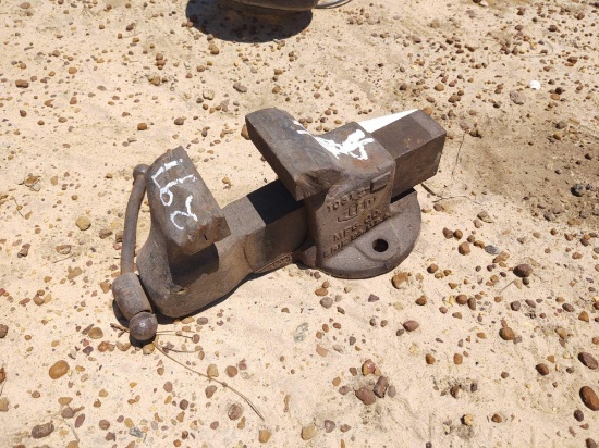 TABLE VISE