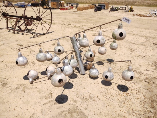 27 PLASTIC GORDS AND FRAME