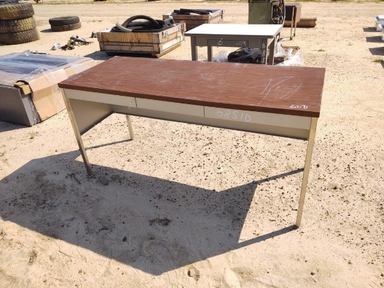 METAL DESK 24IN X 60IN