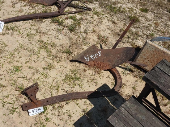 822A- MULE PLOW