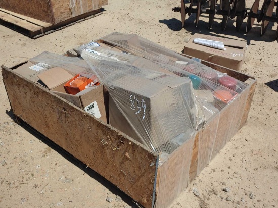 PALLET OF MISC TRUCK PARTS