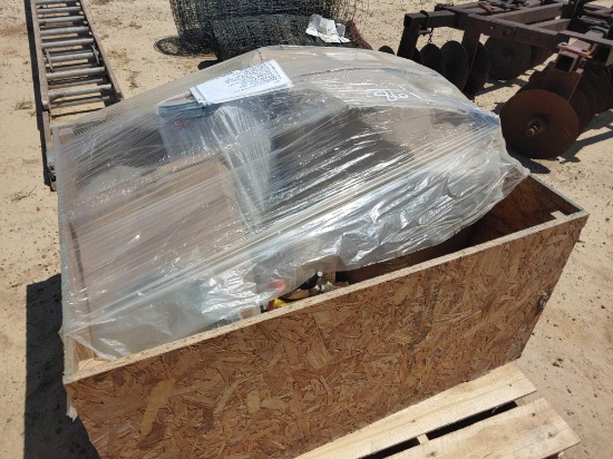 PALLET OF MISC TRUCK PARTS