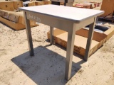 METAL TABLE 24IN X 36IN