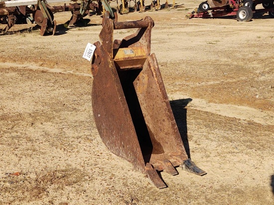 1130- BACKHOE BUCKET 12"