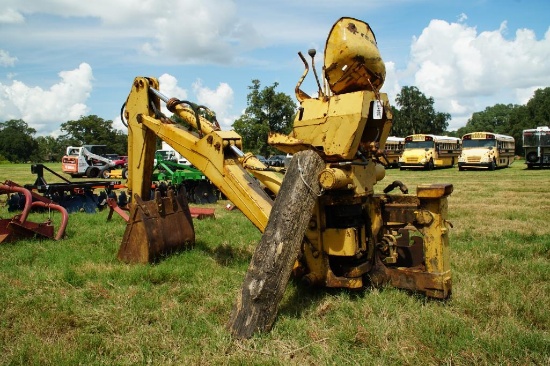 122 - MITSUBISHI SIDE SHIFT BACKHOE CAT