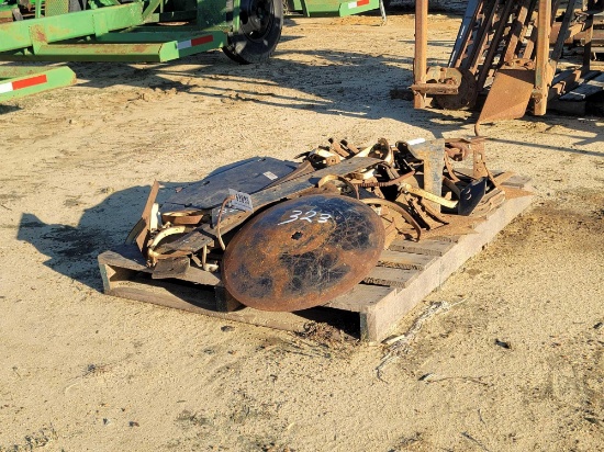 PALLET OF BOTTOM PLOW PARTS